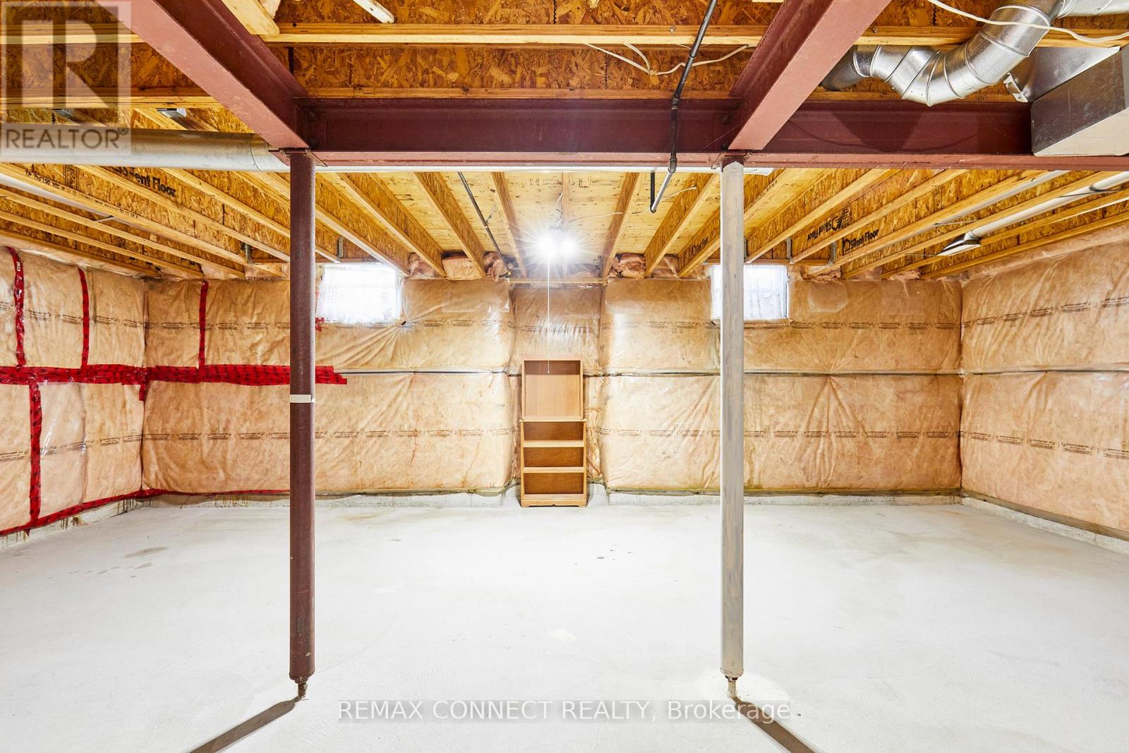 304 WATERBURY CRESCENT - 39