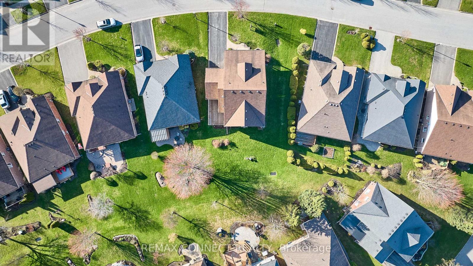 304 WATERBURY CRESCENT - 4