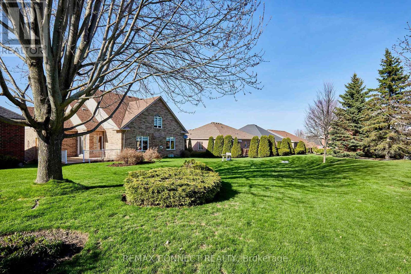 304 WATERBURY CRESCENT - 42