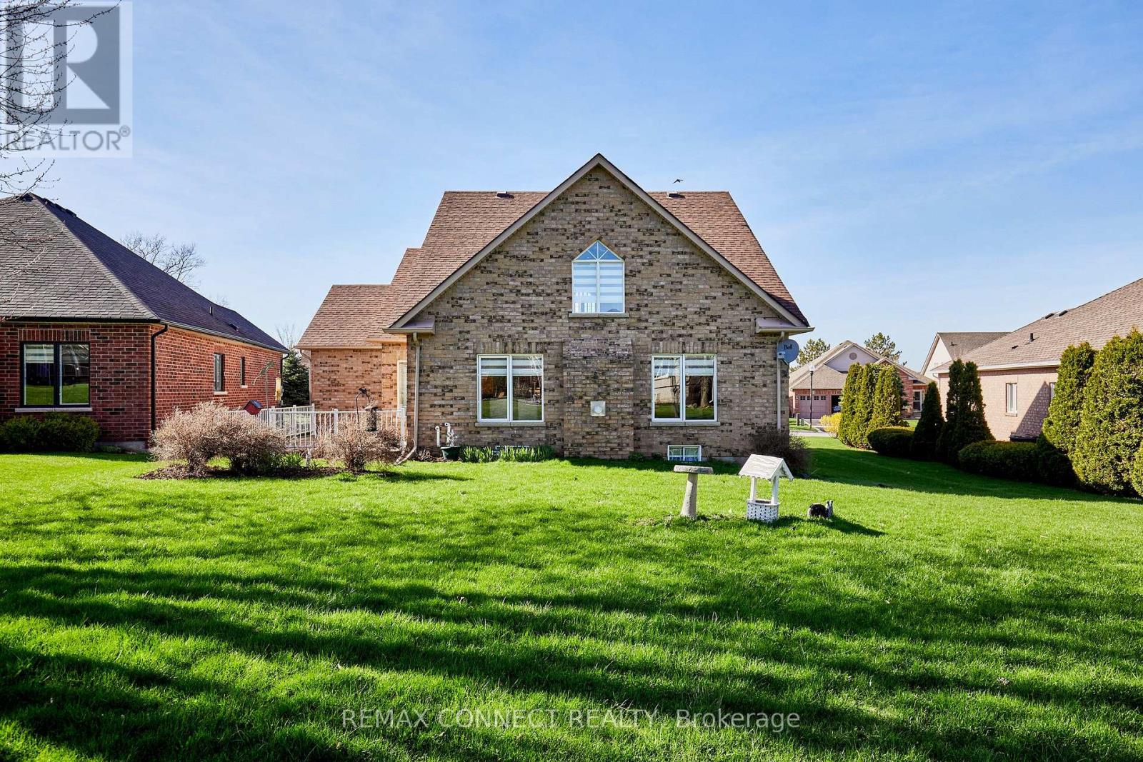 304 WATERBURY CRESCENT - 45