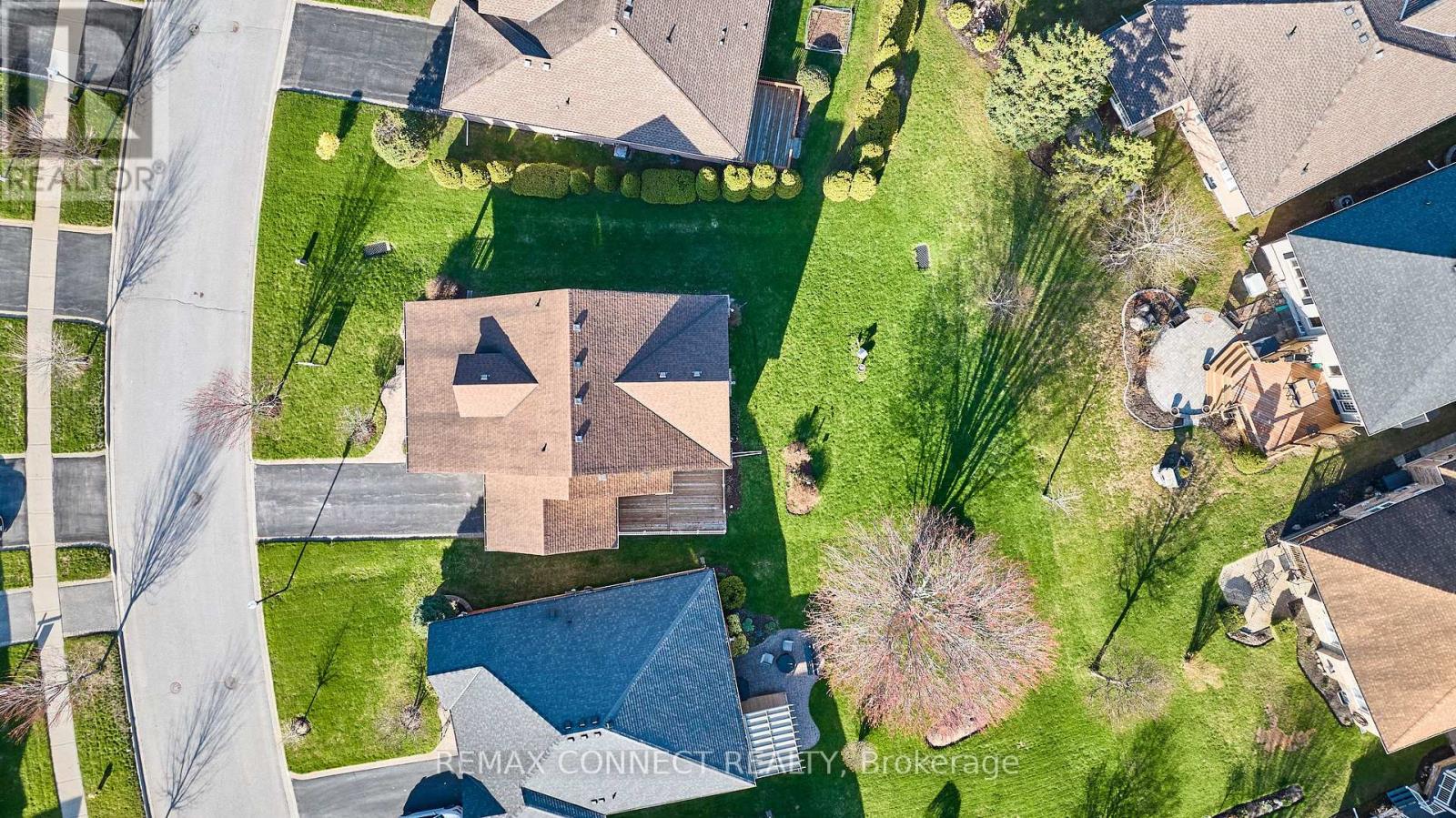 304 WATERBURY CRESCENT - 46
