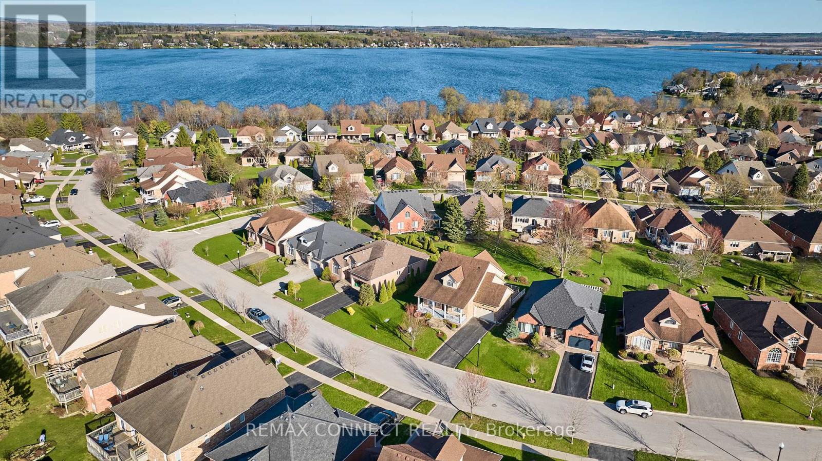 304 WATERBURY CRESCENT - 47