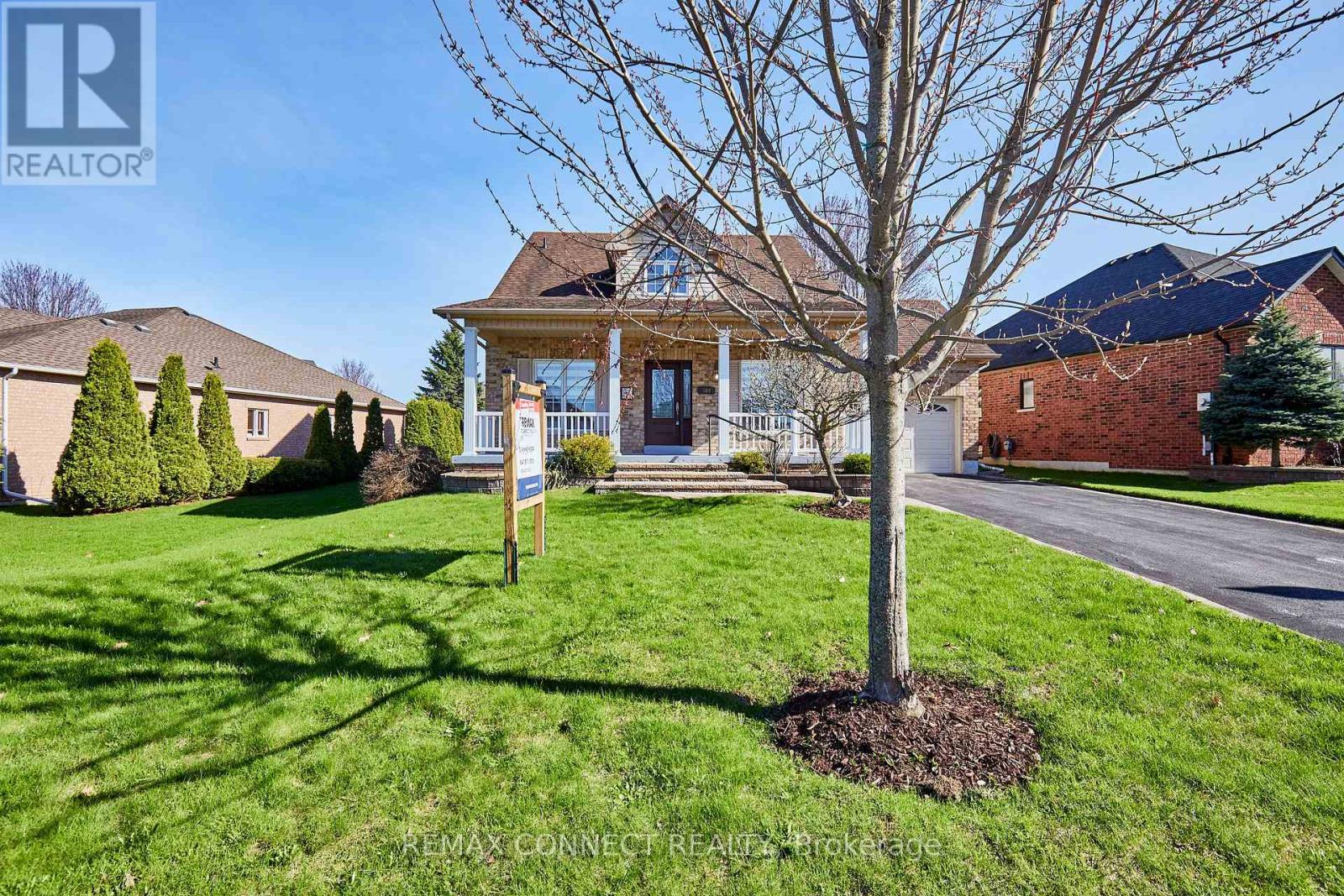 304 WATERBURY CRESCENT - 50