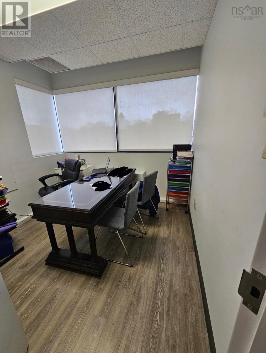 300 5991 Spring Garden Road, Halifax — photo 3