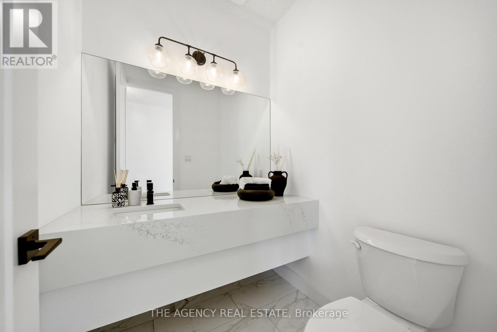 3140 REGIMENT ROAD W Property Photo