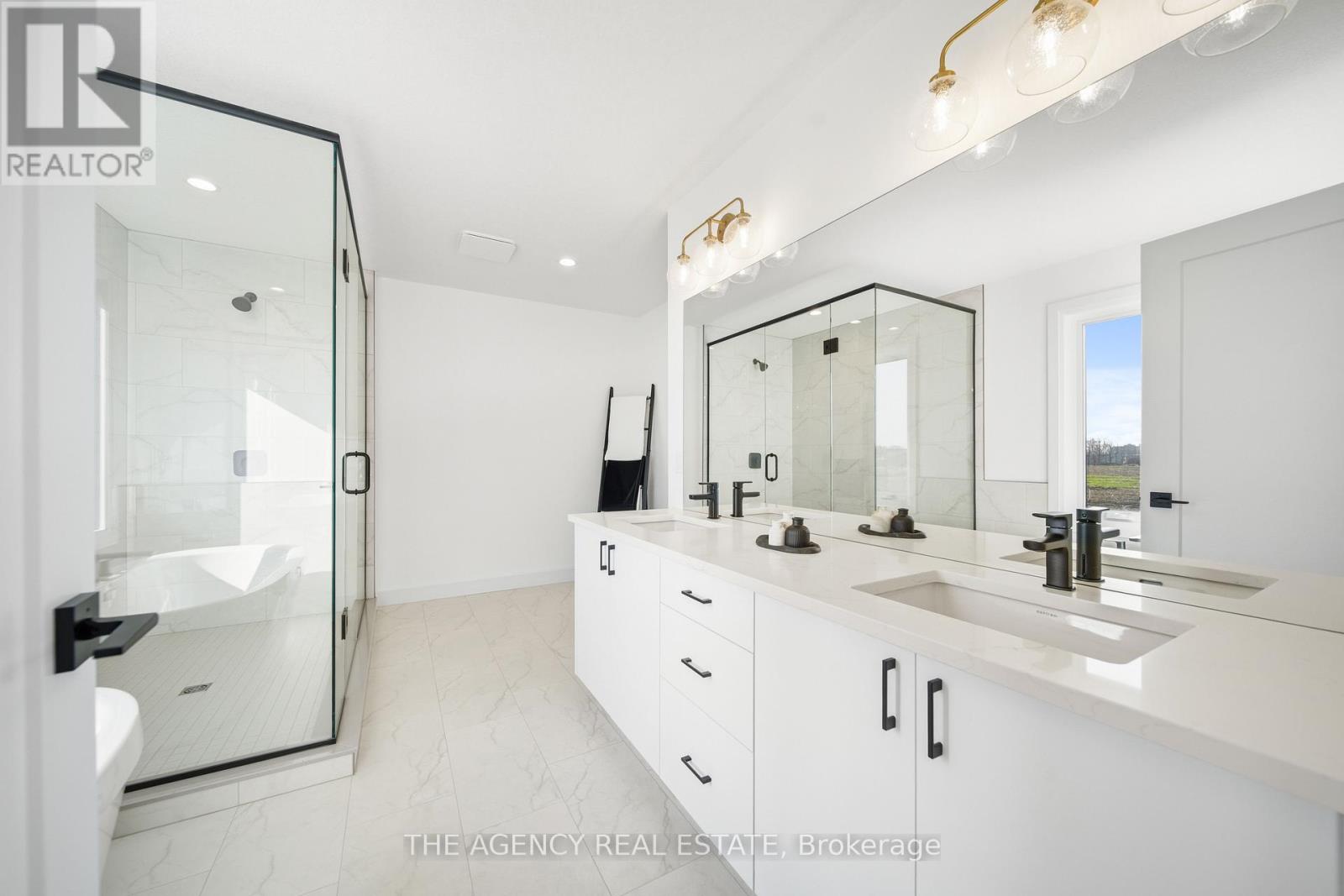 3140 REGIMENT ROAD W Property Photo