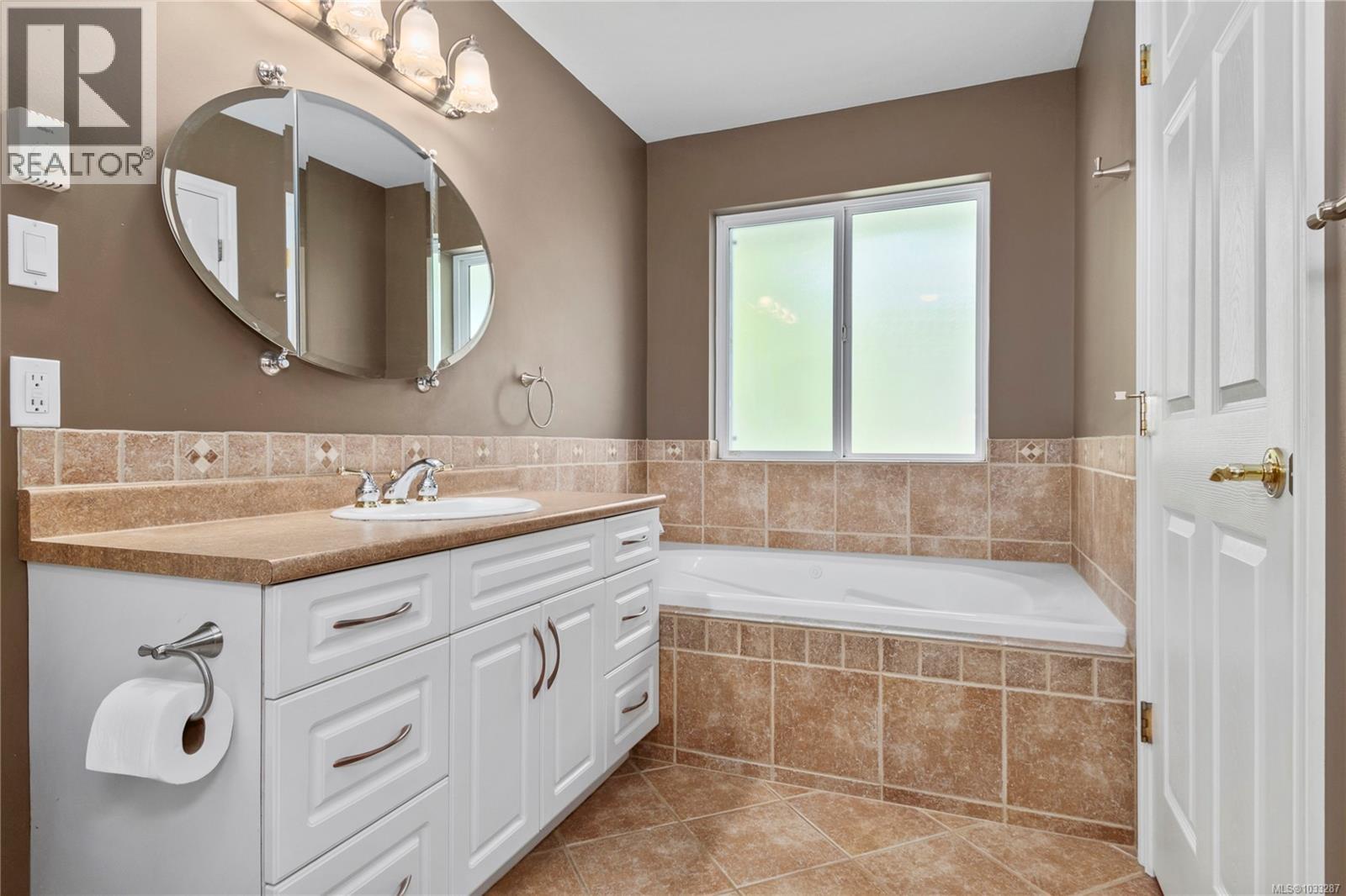 228 Maryland Rd, Campbell River