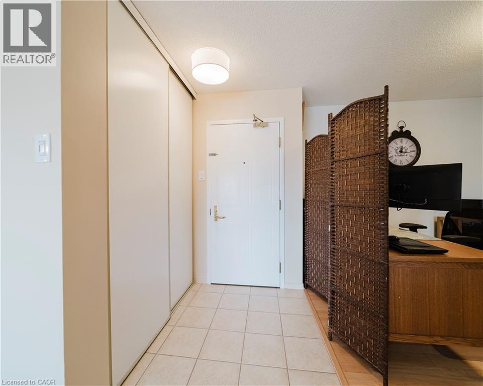 265 WESTCOURT Place Unit# 705, Waterloo, Ontario, N2L6E4 — Photo 4