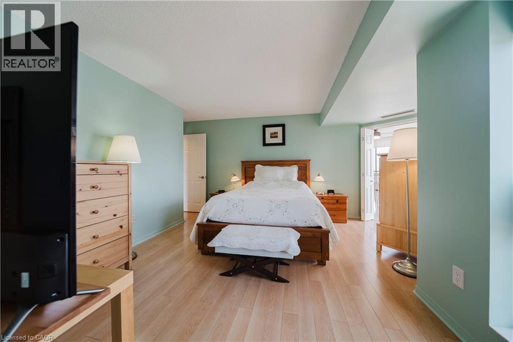 265 WESTCOURT Place Unit# 705, Waterloo, Ontario, N2L6E4 — Photo 16