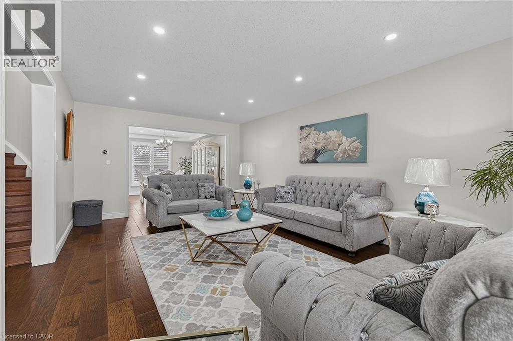 79 HOLBROOK Crescent - 10