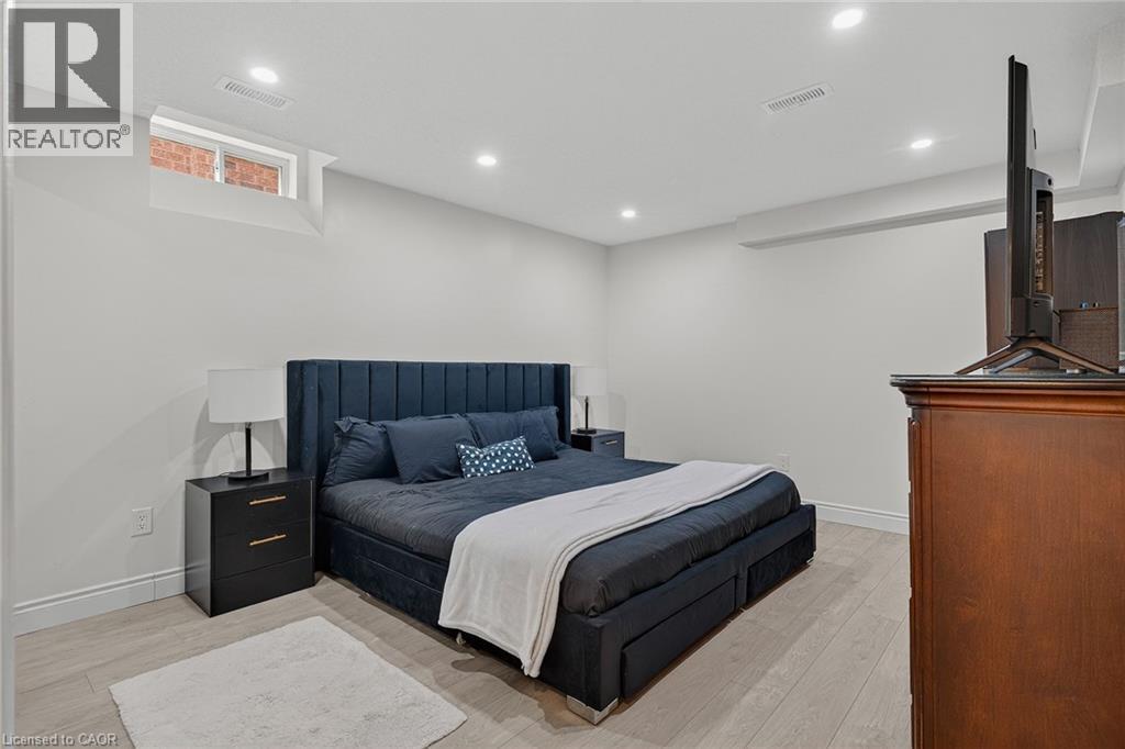 79 HOLBROOK Crescent - 32