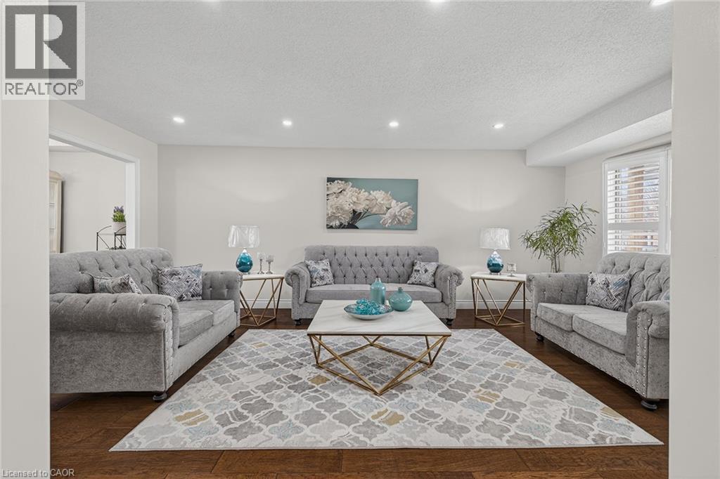 79 HOLBROOK Crescent - 11