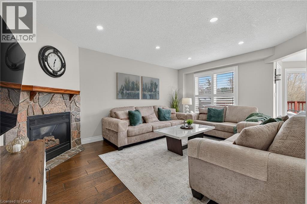 79 HOLBROOK Crescent - 8