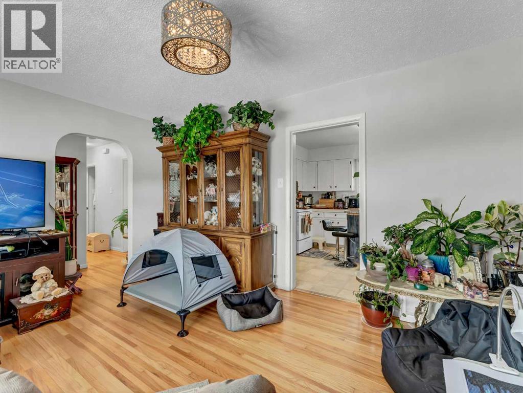 237 7 Street SW — photo 8