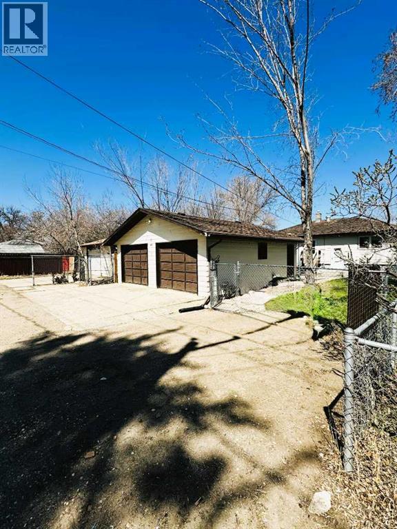 237 7 Street SW — photo 39