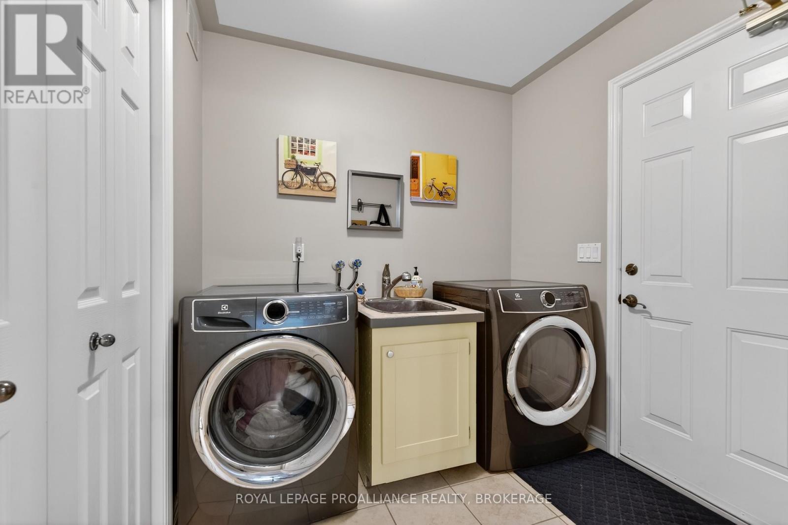 3920 MIDDLE WOODLAND DRIVE — photo 18