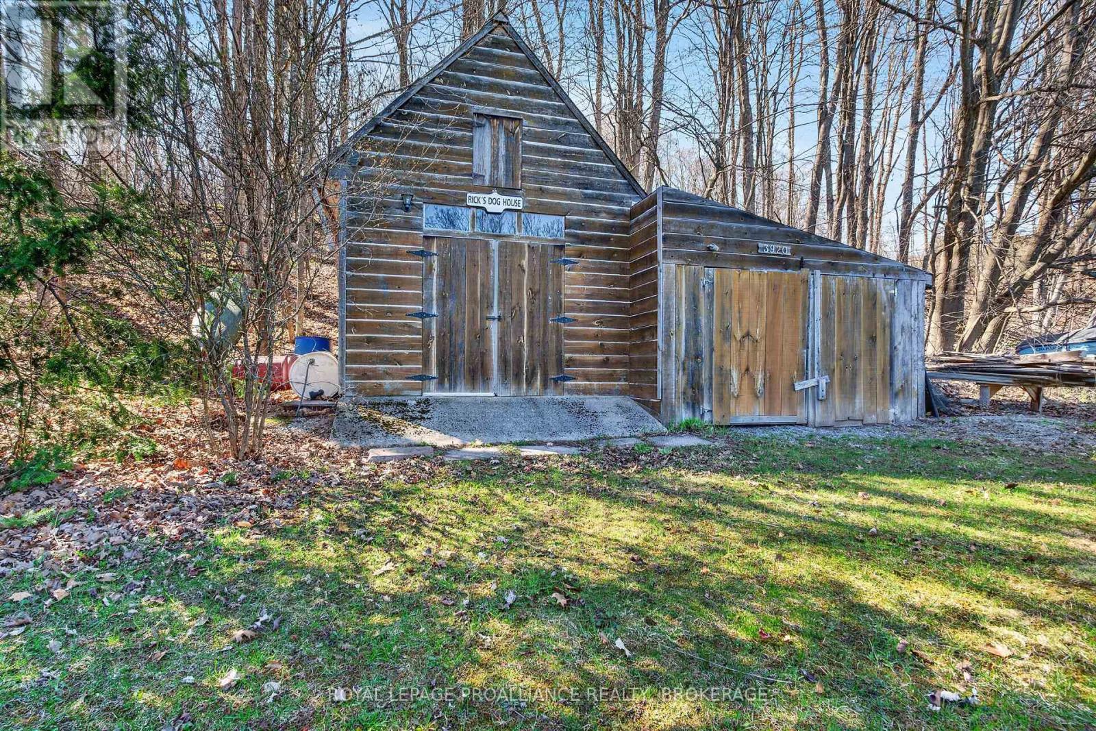 3920 MIDDLE WOODLAND DRIVE — photo 35