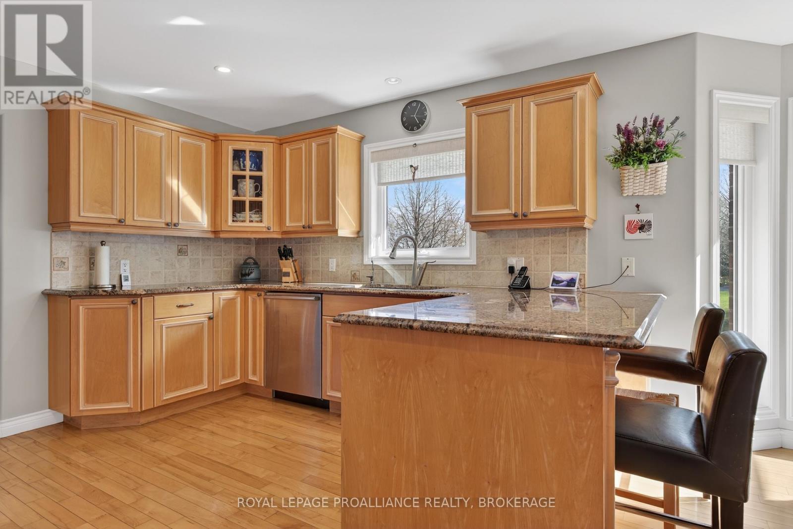 3920 MIDDLE WOODLAND DRIVE — photo 9