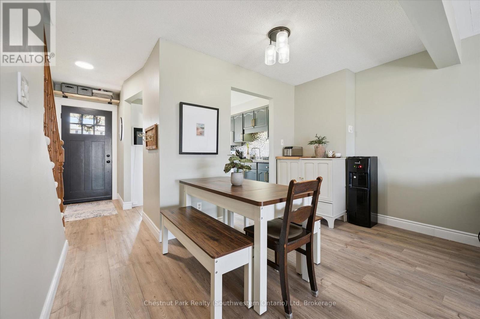 33 WILSON CRESCENT - 12
