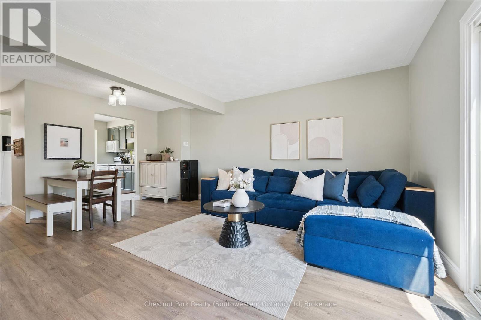 33 WILSON CRESCENT - 14