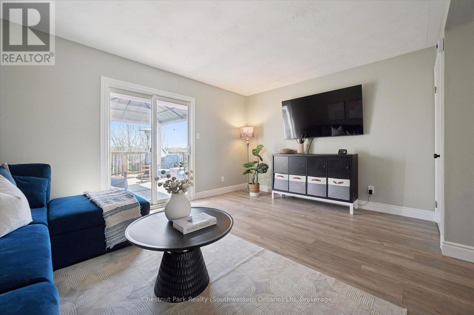33 WILSON CRESCENT - 15
