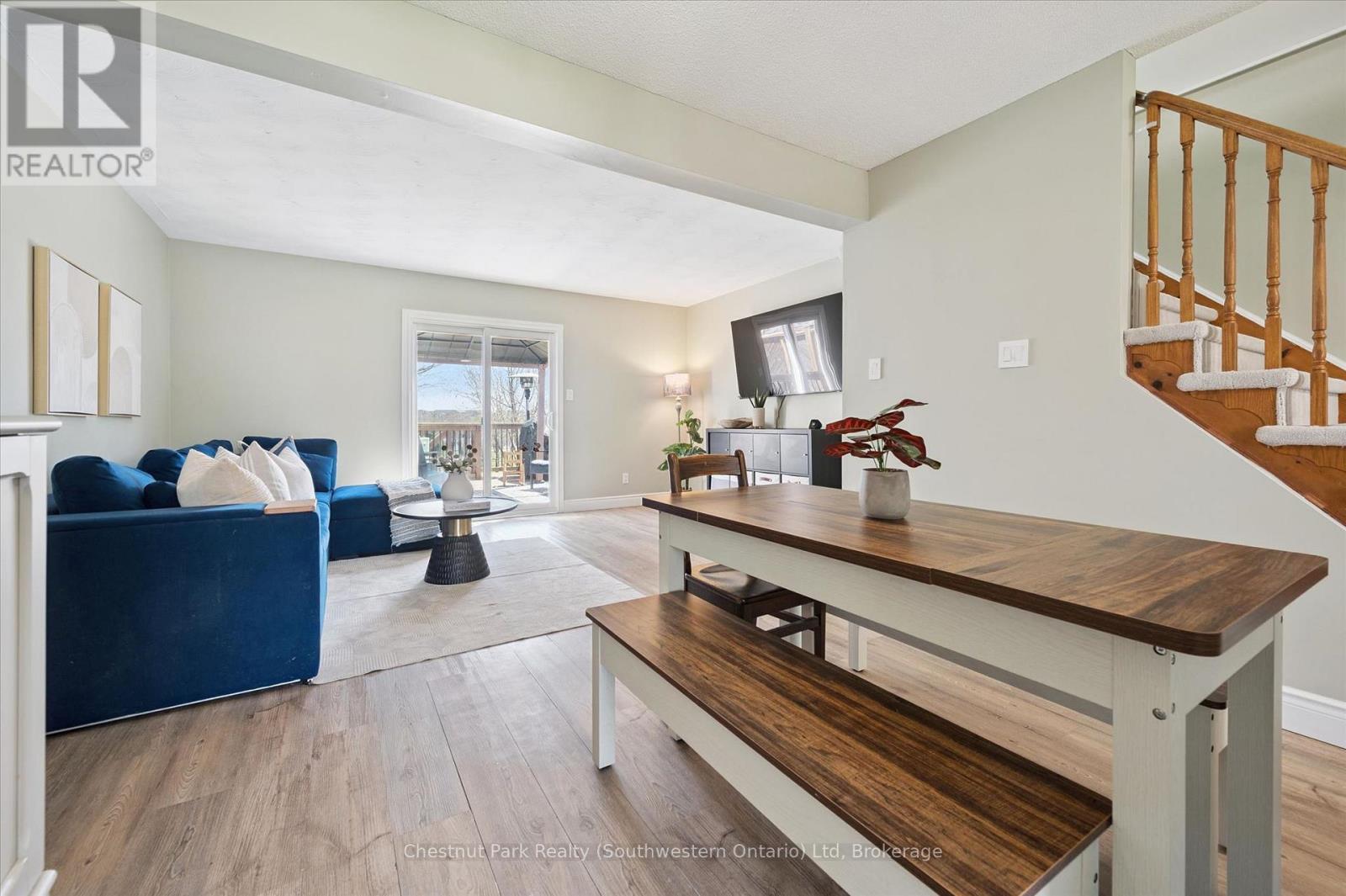 33 WILSON CRESCENT - 17