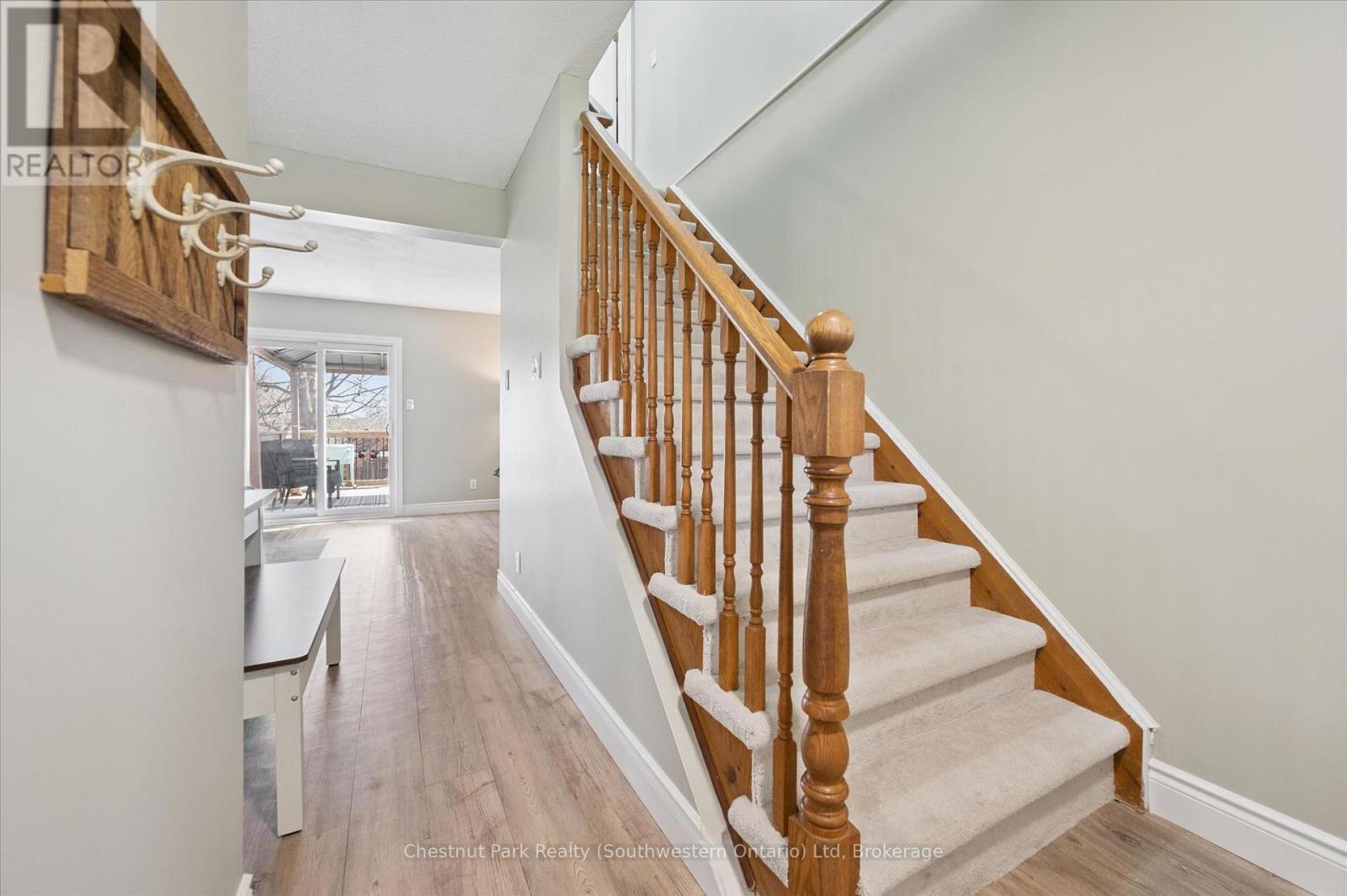 33 WILSON CRESCENT - 18