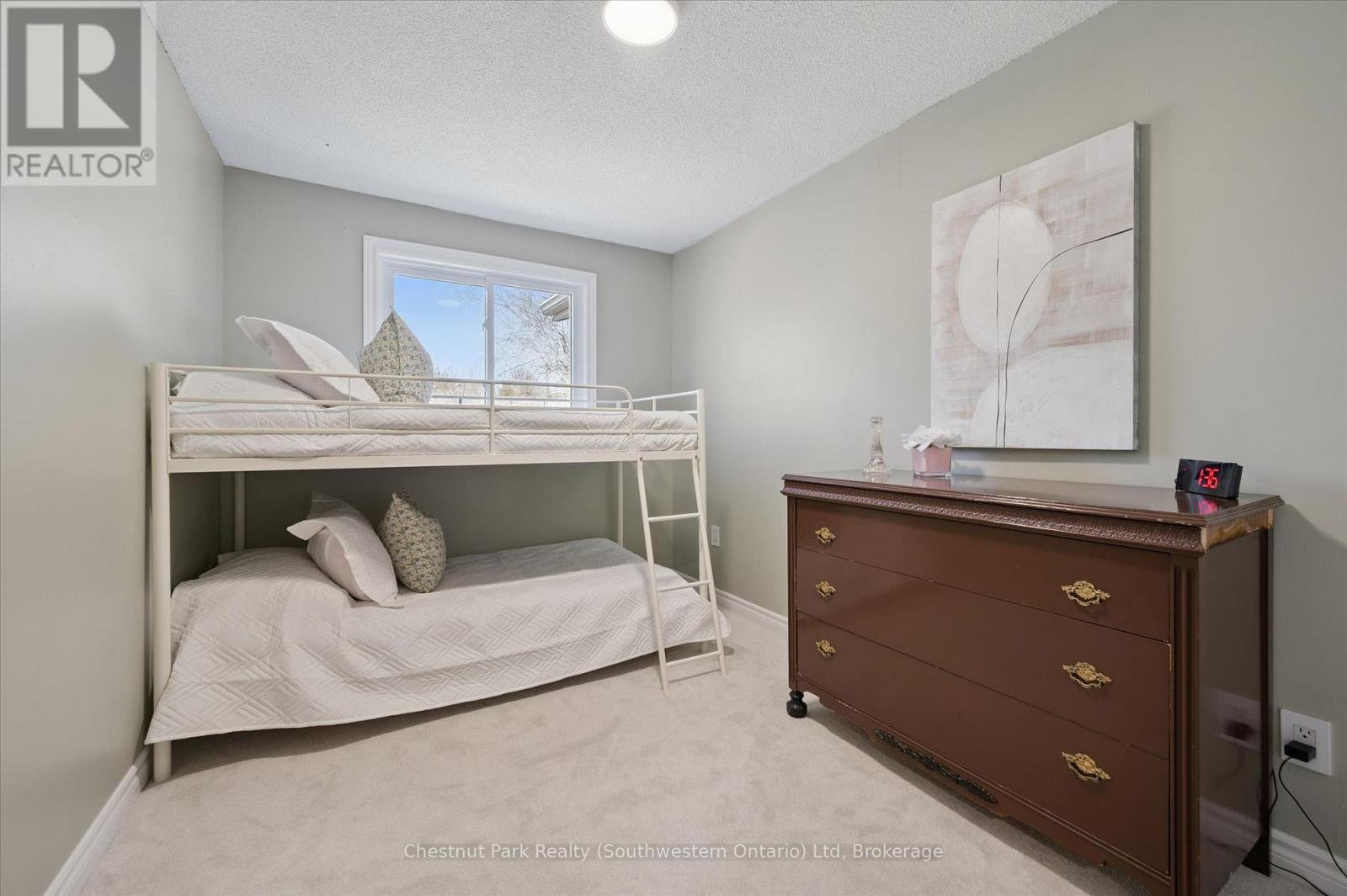 33 WILSON CRESCENT - 20