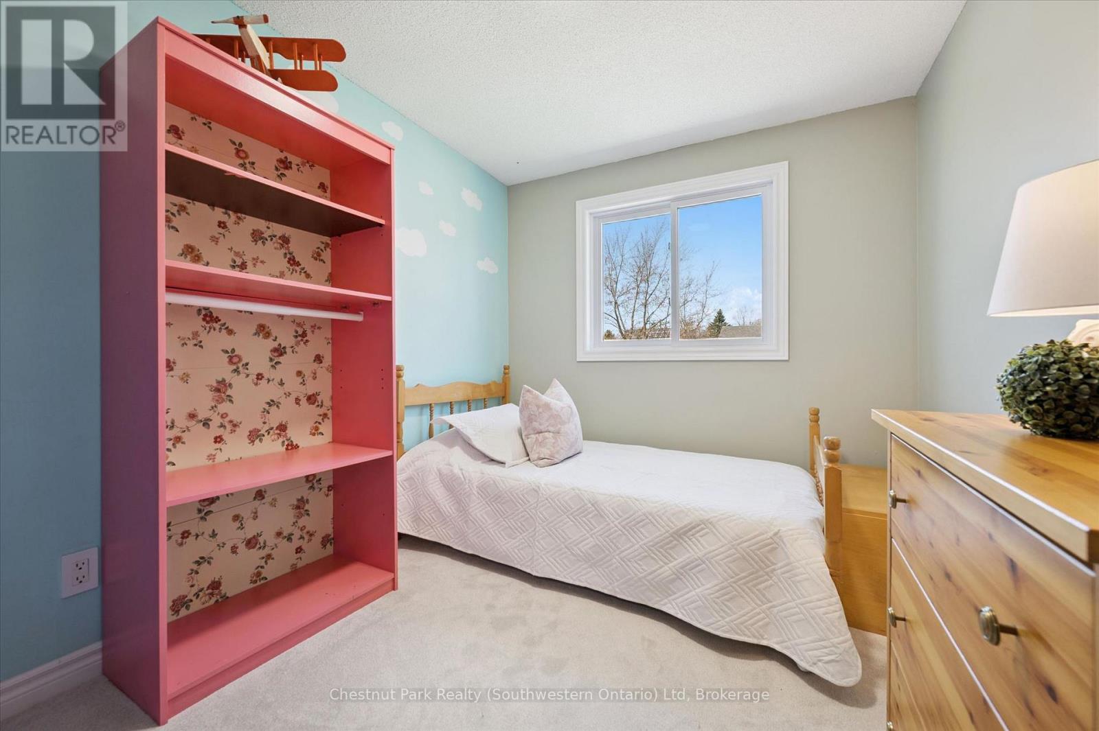 33 WILSON CRESCENT - 21