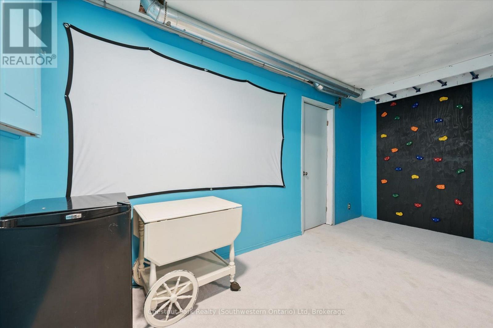 33 WILSON CRESCENT - 28