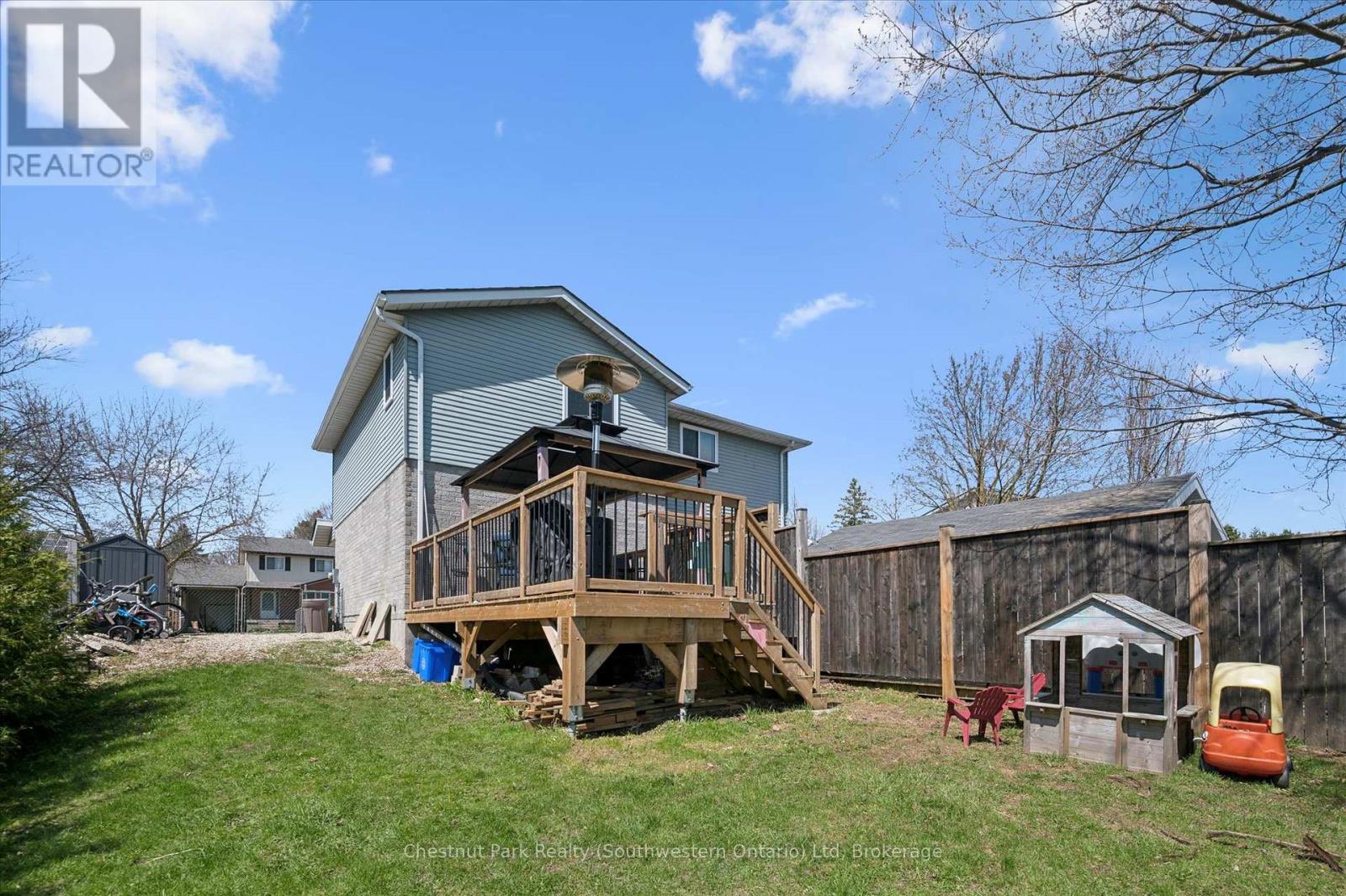 33 WILSON CRESCENT - 33
