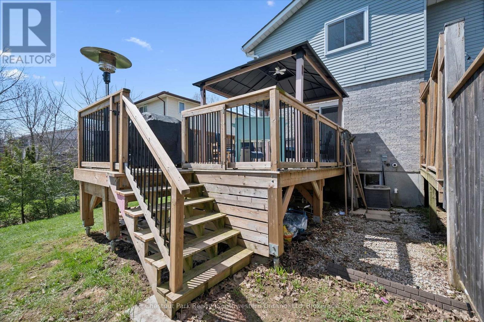 33 WILSON CRESCENT - 34