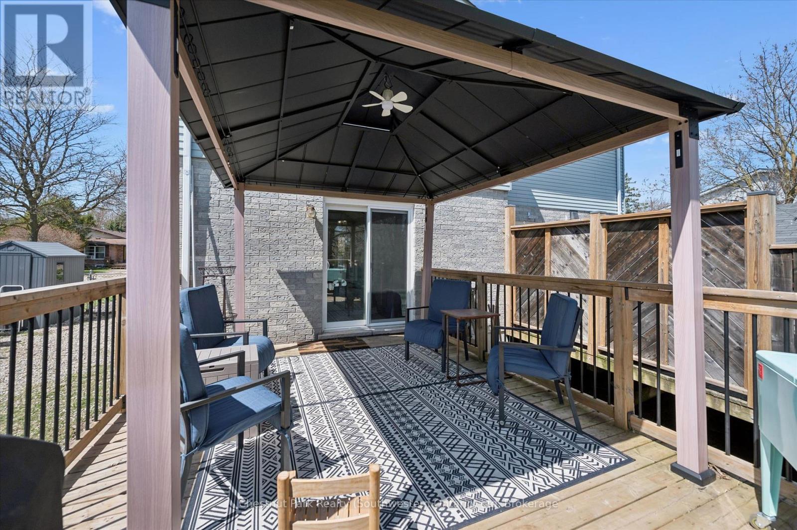33 WILSON CRESCENT - 35
