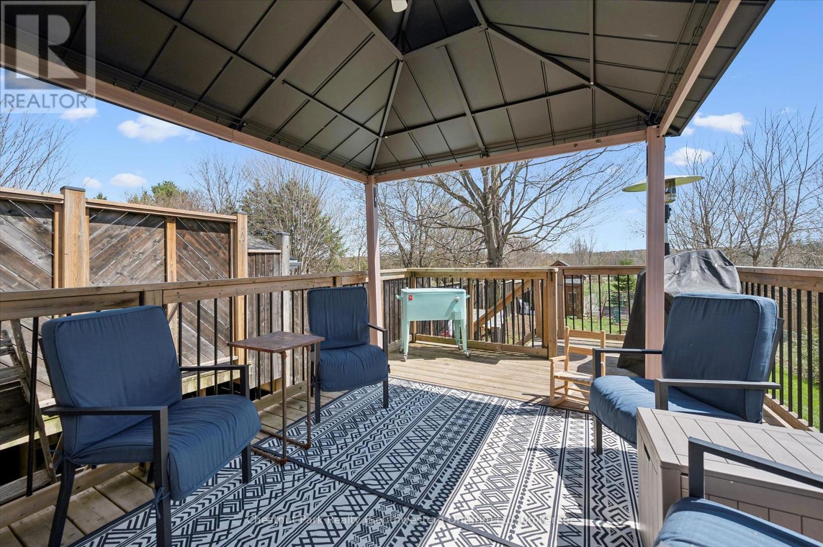 33 WILSON CRESCENT - 37