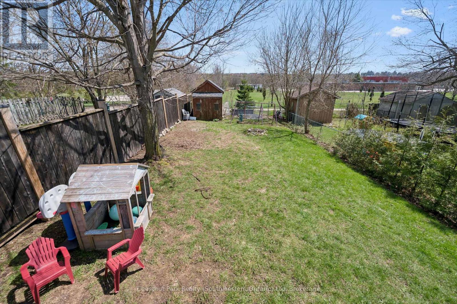 33 WILSON CRESCENT - 38