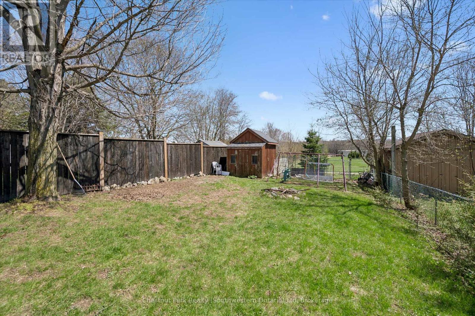 33 WILSON CRESCENT - 39