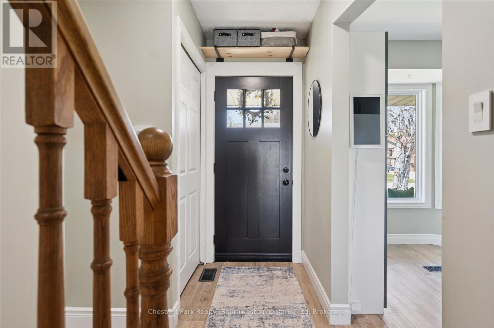 33 WILSON CRESCENT - 5