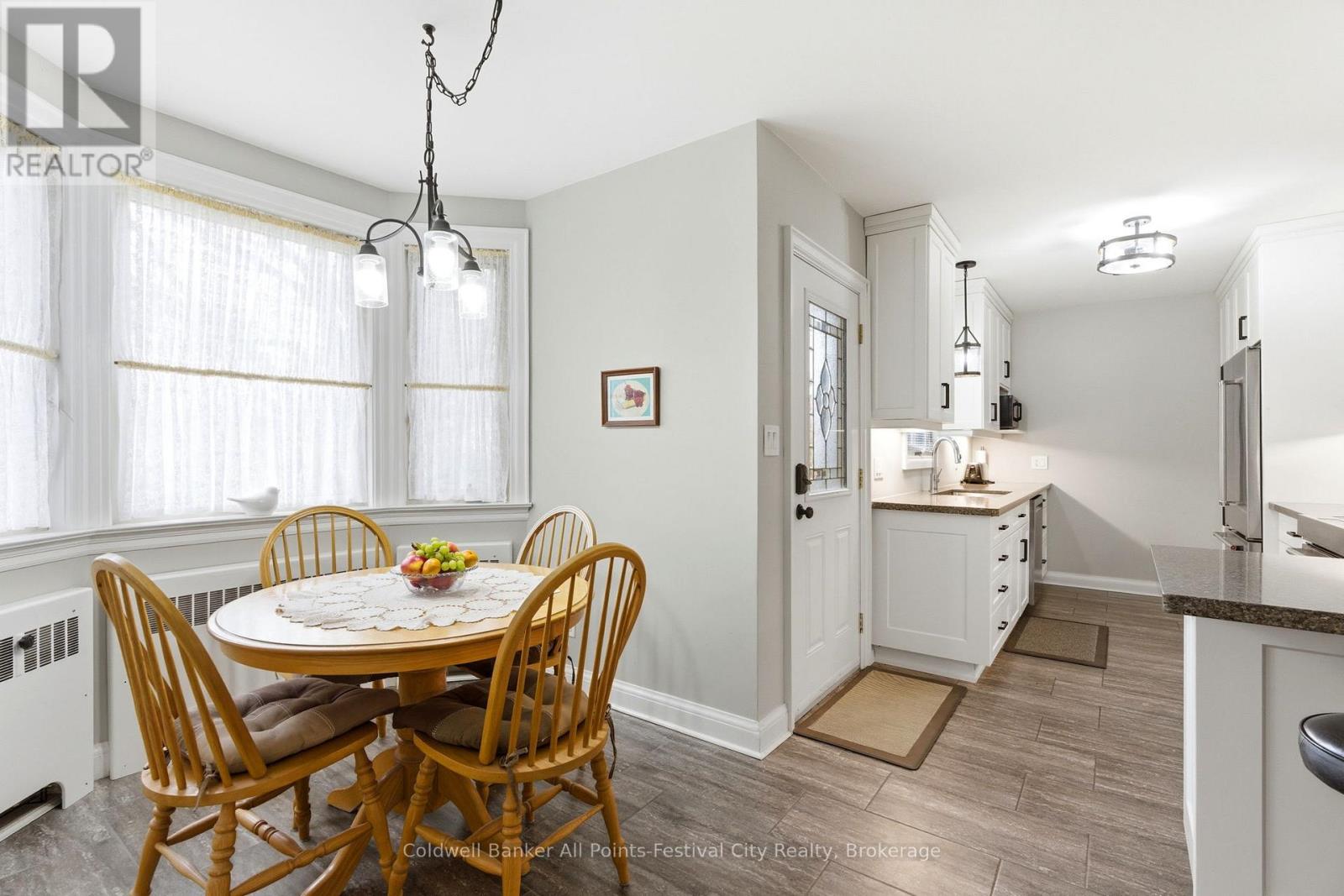101 WATERLOO STREET N - 14