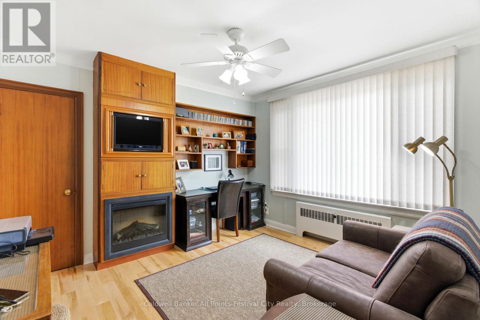 101 WATERLOO STREET N - 18