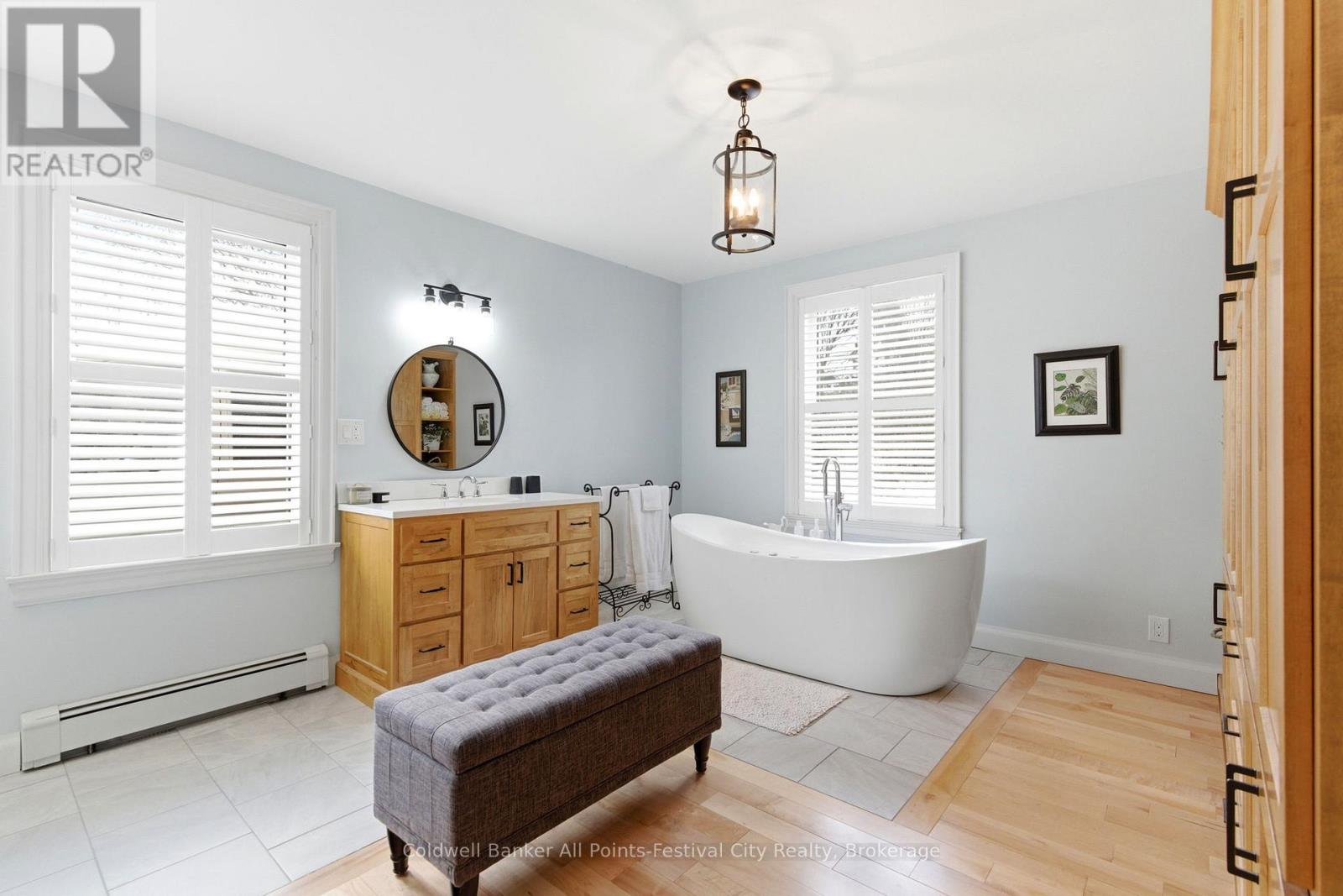 101 WATERLOO STREET N - 24