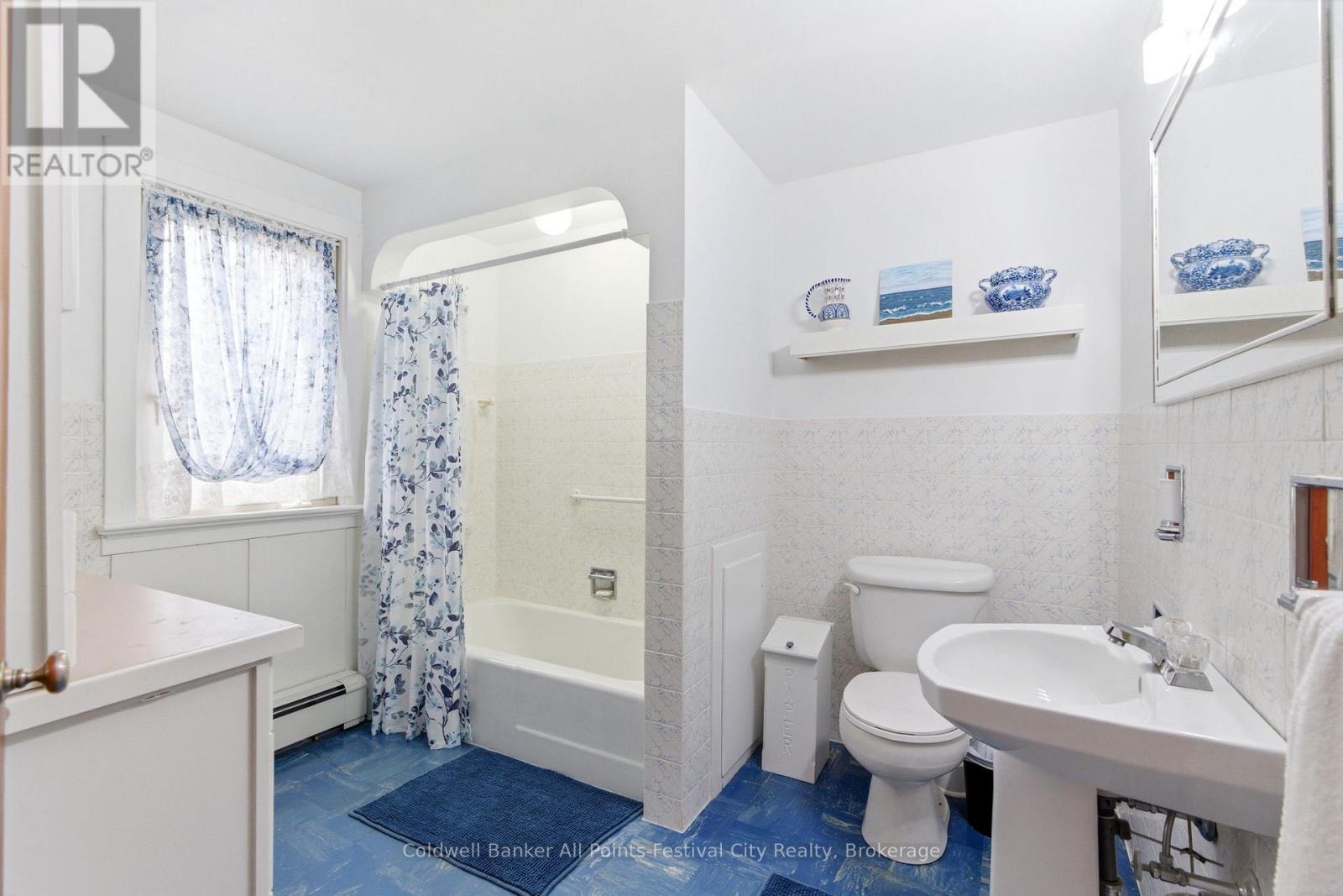 101 WATERLOO STREET N - 33