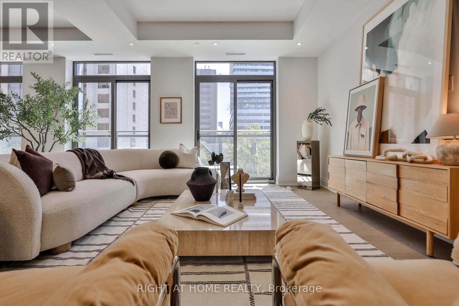#404 10 PRINCE ARTHUR AVENUE - 2