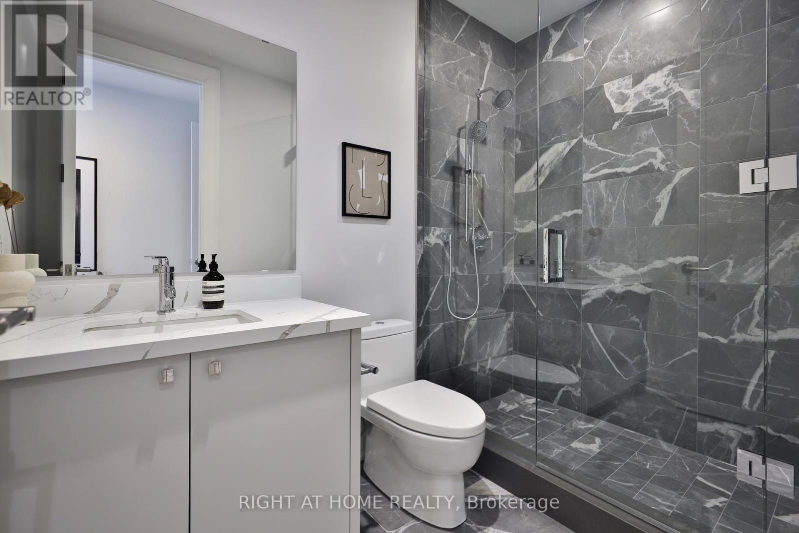 #404 10 PRINCE ARTHUR AVENUE - 34