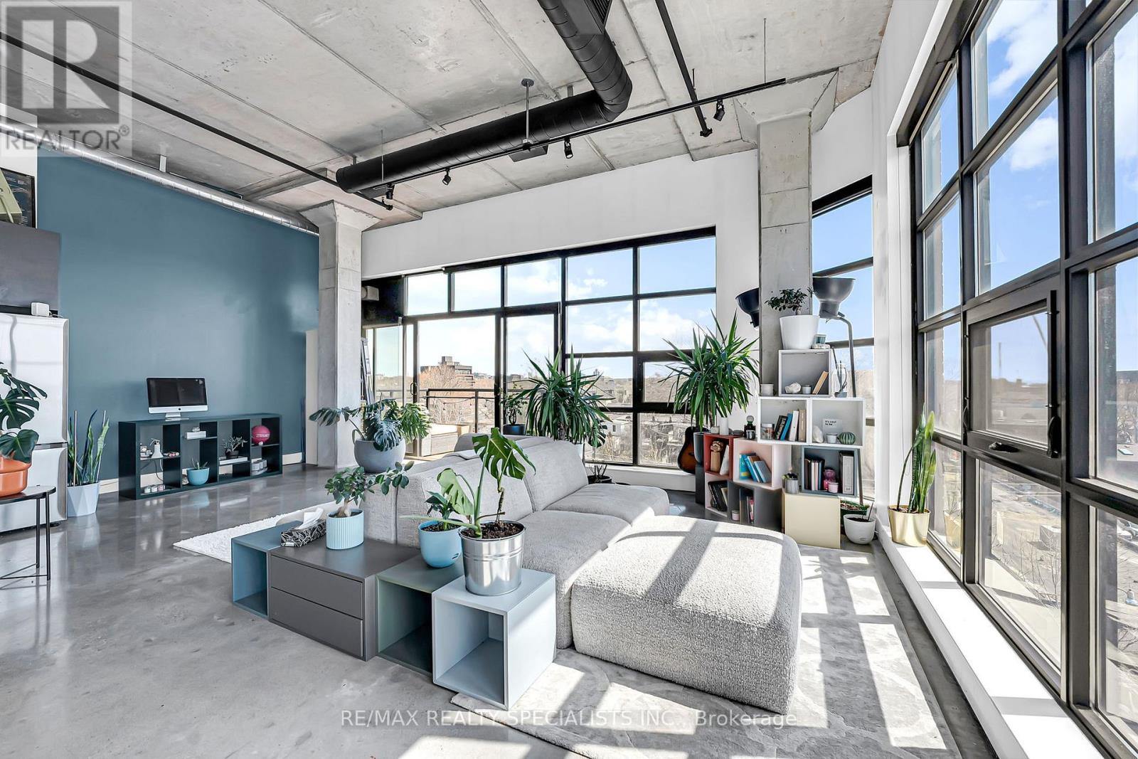 #520 68 BROADVIEW AVENUE - 10