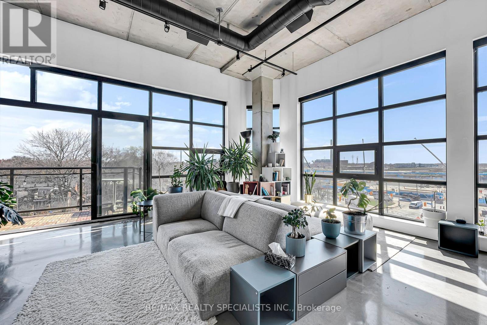 #520 68 BROADVIEW AVENUE - 11