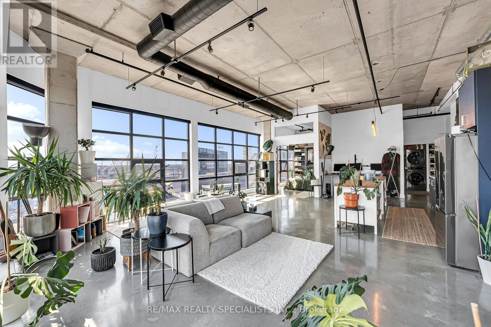 #520 68 BROADVIEW AVENUE - 13