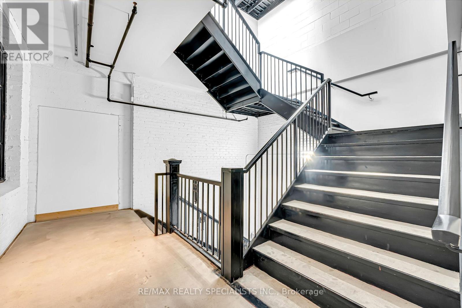 #520 68 BROADVIEW AVENUE - 26