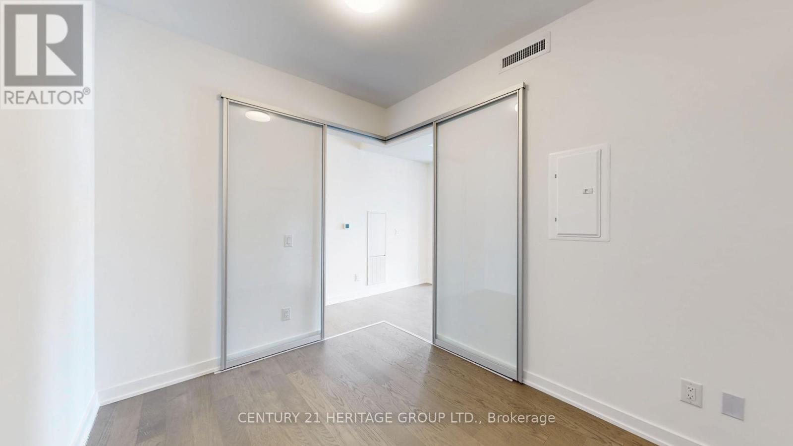 #225 8888 YONGE STREET - 32
