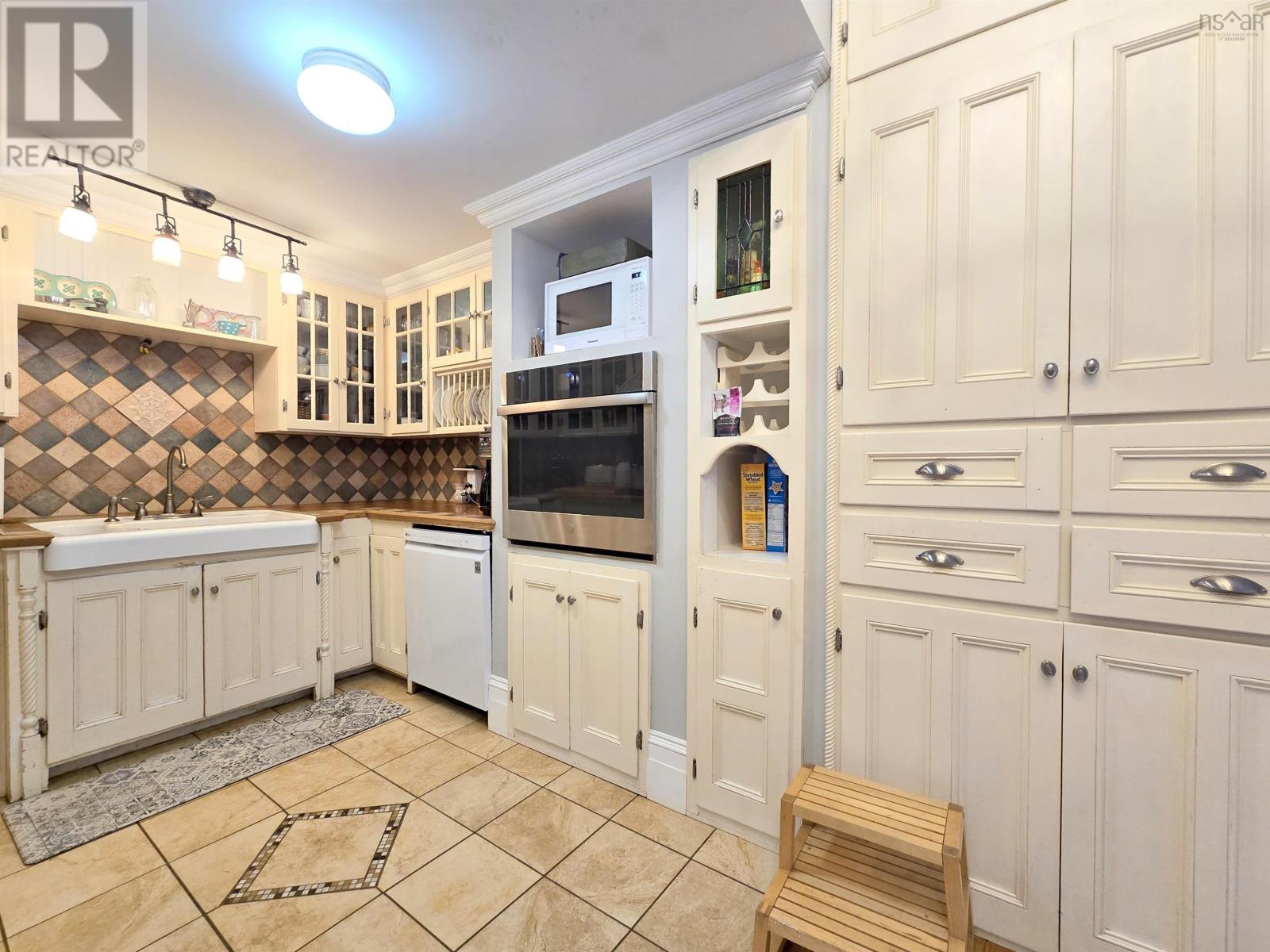 Property 10 of 49 of 179-181 East Victoria Street