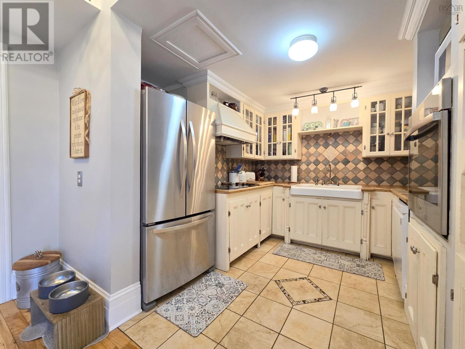 Property 11 of 49 of 179-181 East Victoria Street